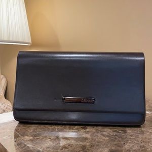 Genny Crossbody Clutch